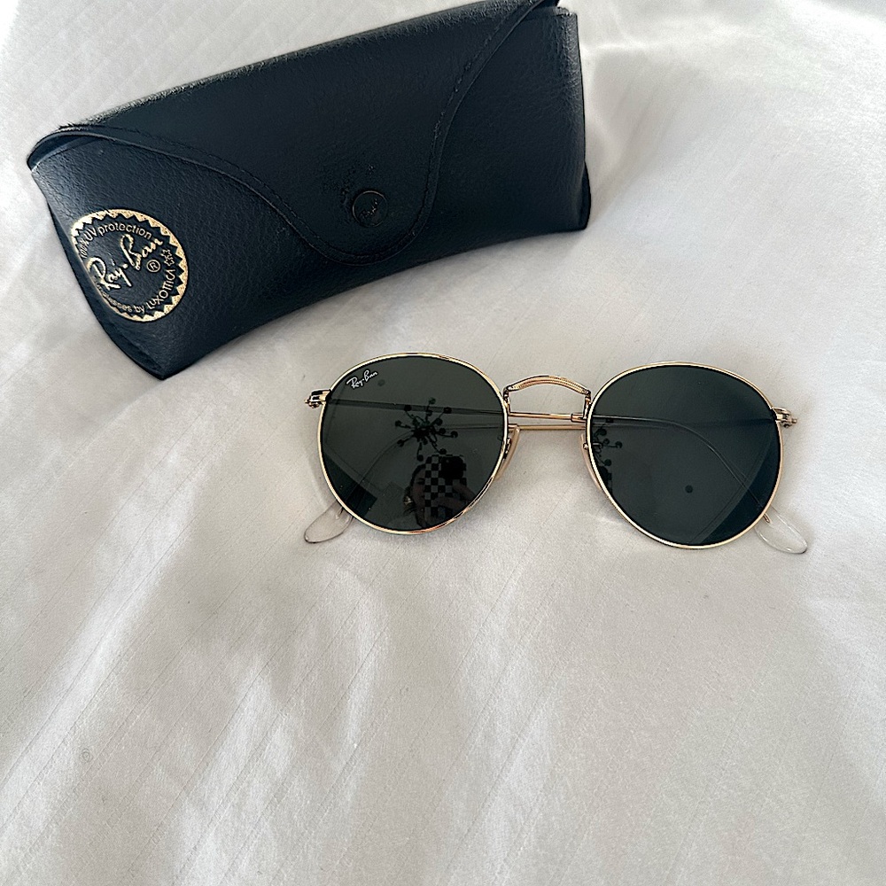 RayBan - Round Metal. Excellent condition. Gold